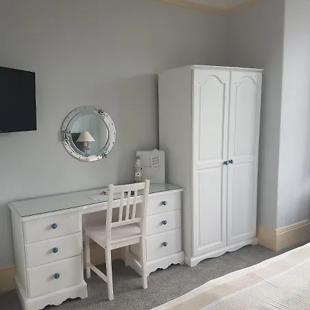 Wyvern House 3* Bude